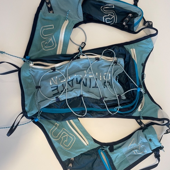 Ultimate Direction M/L Women’s trail running vest - Picture 2 of 4